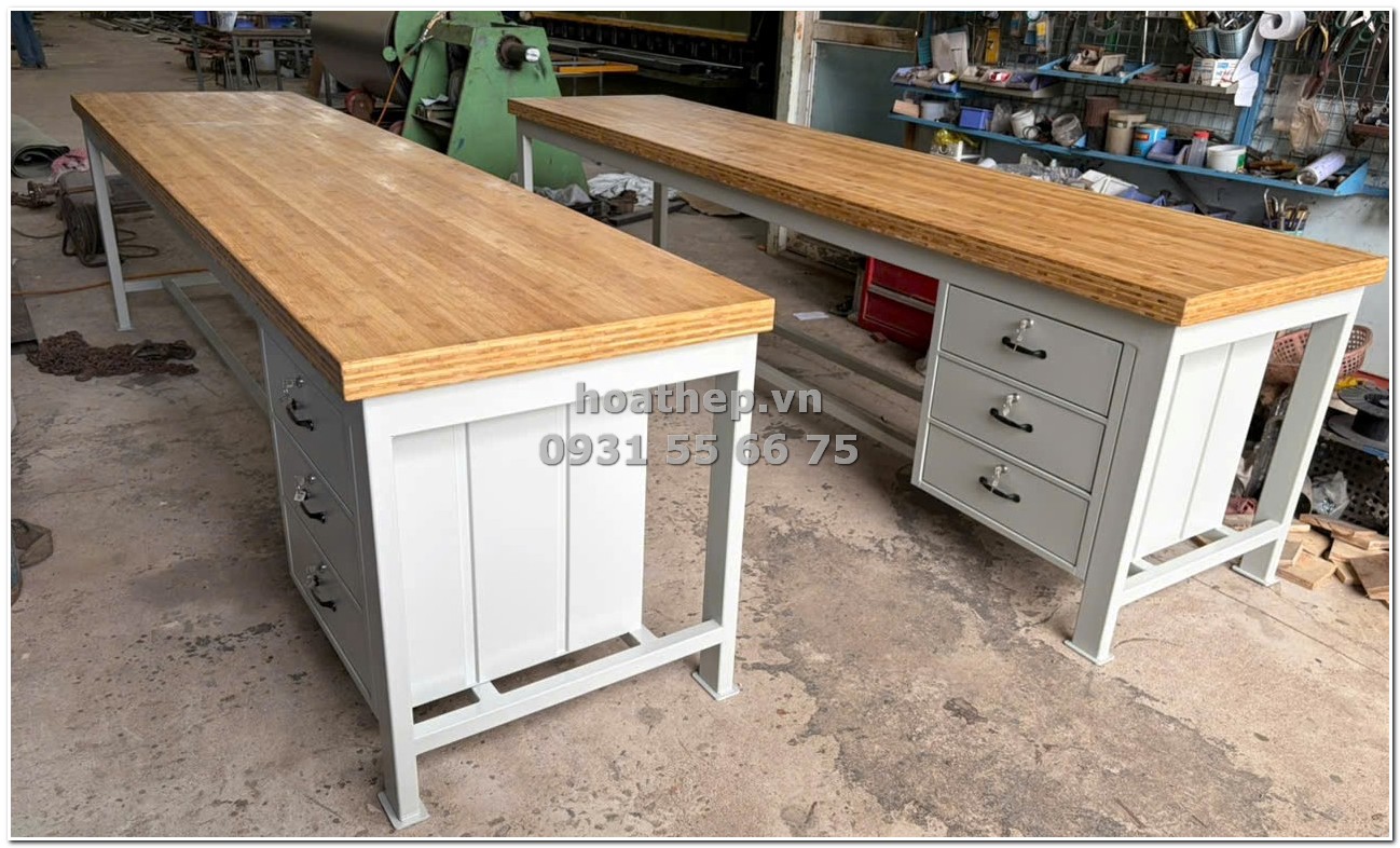 bàn thao tác mặt tre ép, bàn làm việc gỗ tre, bàn thao tác 3 ngăn kéo, bàn xưởng mặt tre dày 60mm, bàn thao tác 3300x800x900, bàn thao tác khung hộp 40x80, bàn thao tác xưởng mộc, bàn thao tác xưởng cơ khí, bàn thao tác cao cấp, bàn thao tác sơn tĩnh điện xám
