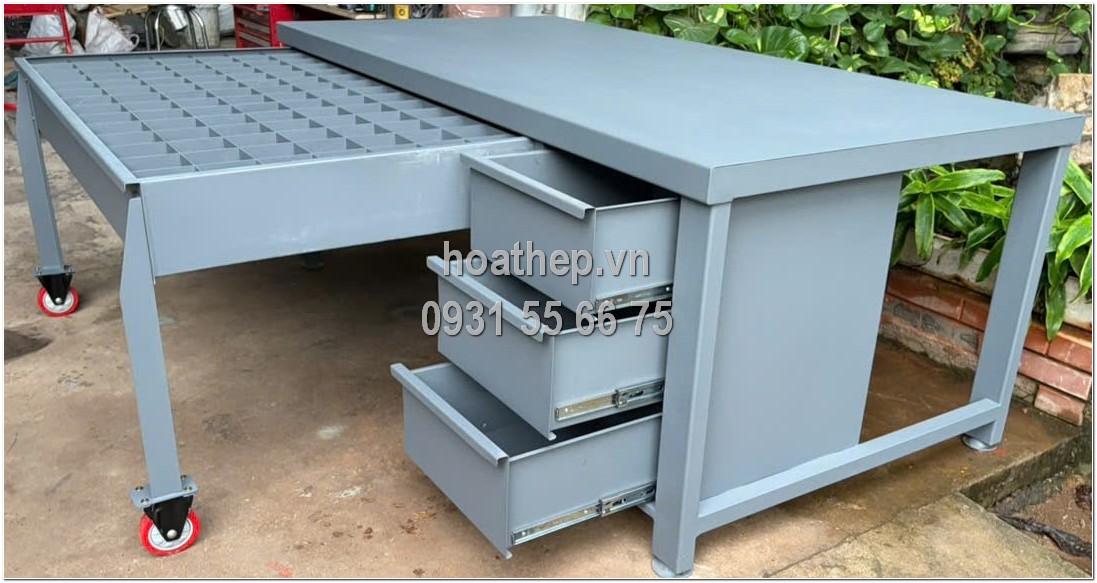 Bàn thao tác có ngăn kéo đựng bộ khuôn 